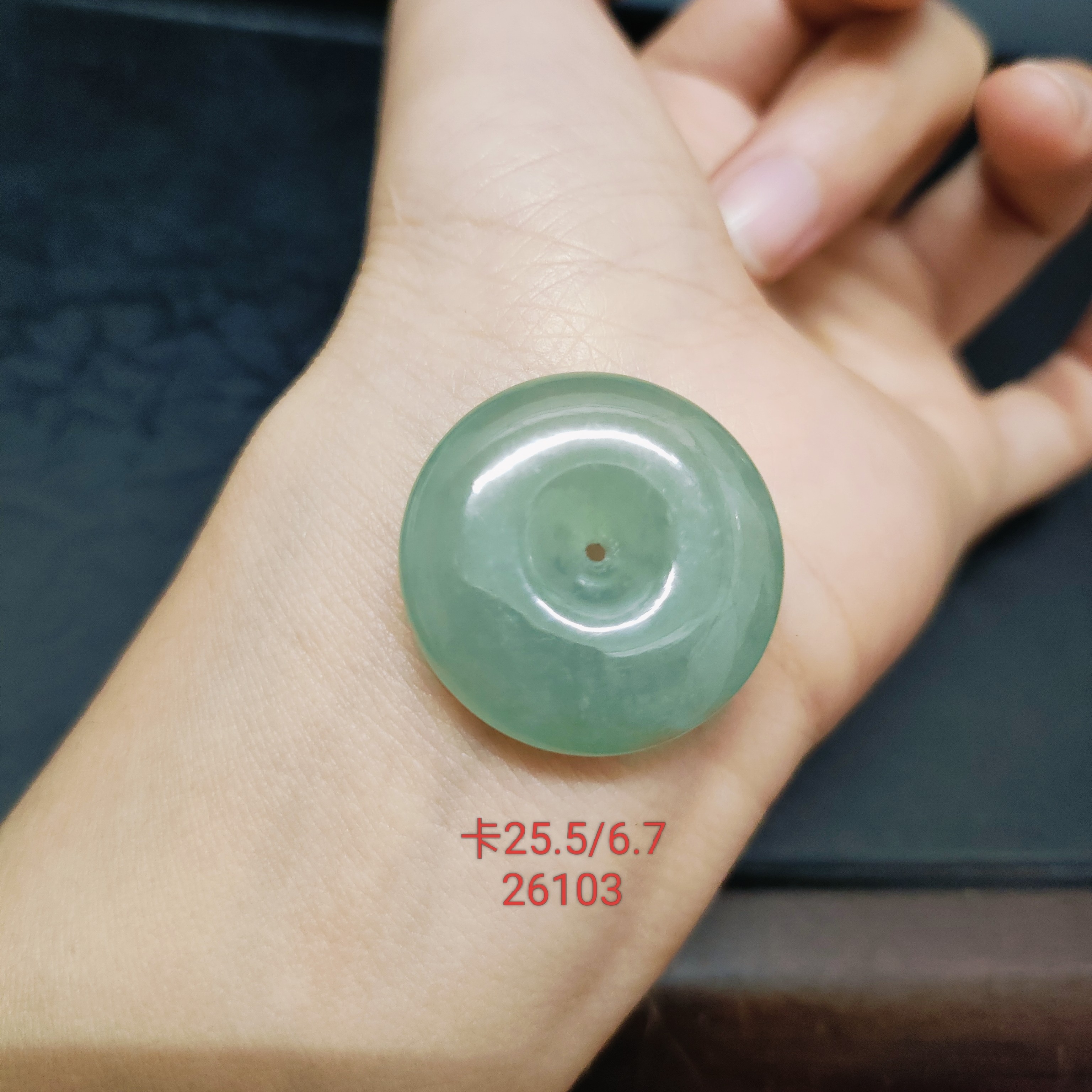 冰晴绿底平安扣天然缅料翡翠A货