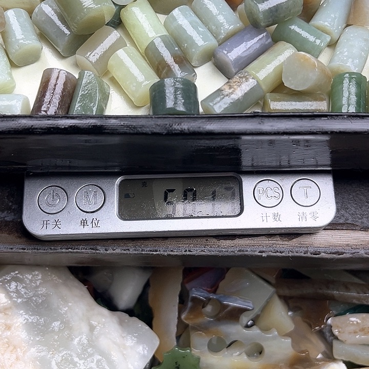 和田玉（糖玉）和田玉边角料9K金镶嵌红*恼