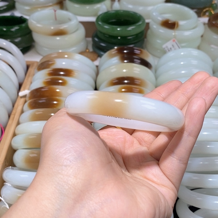 和田玉手镯未镶嵌糖白镯52