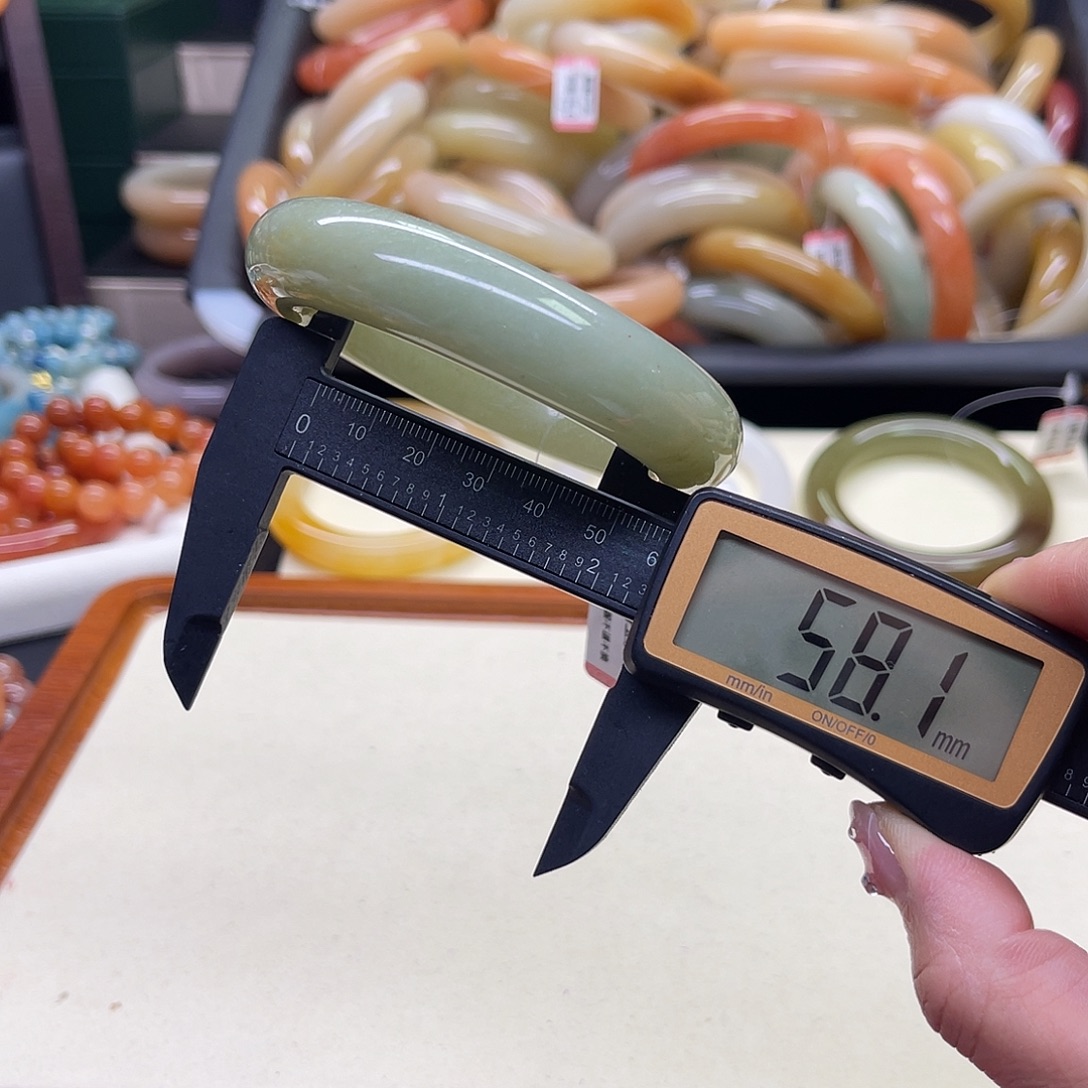 石英岩玉未镶嵌手镯2号