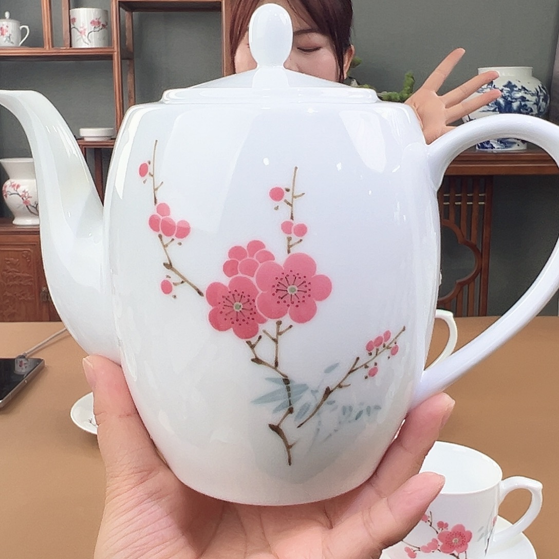 高白瓷翠竹红梅腰鼓壶瑕