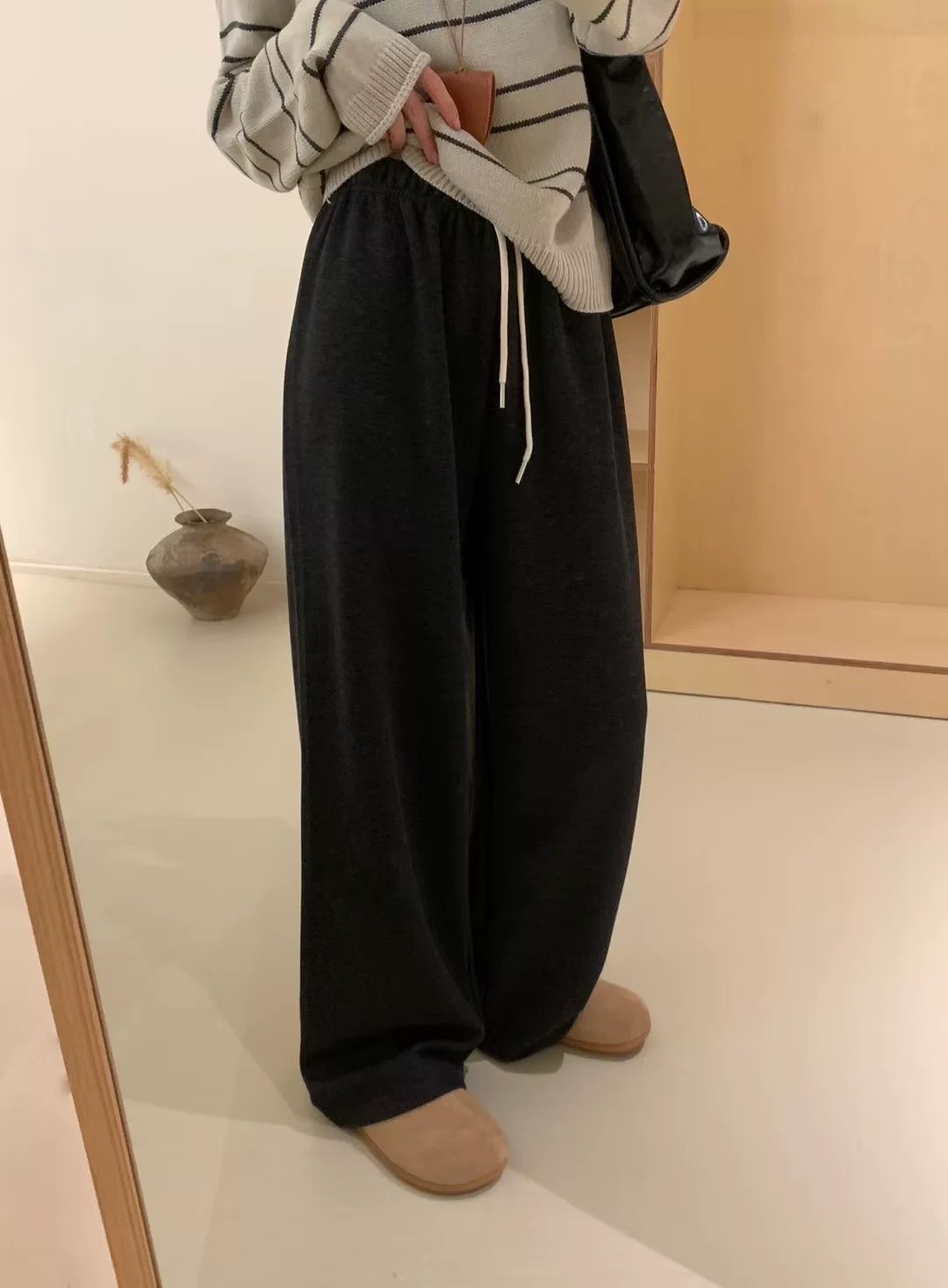  八爪娘娘------复合羊戎加厚极简风秋冬高腰加绒窄版阔腿裤女