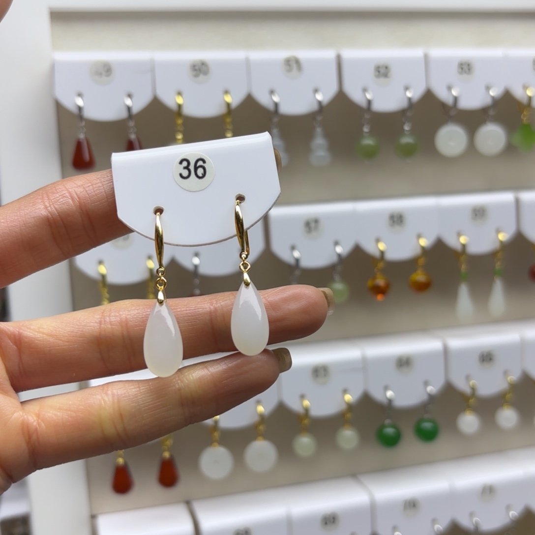 喜***梢和田玉银S925镶嵌耳饰