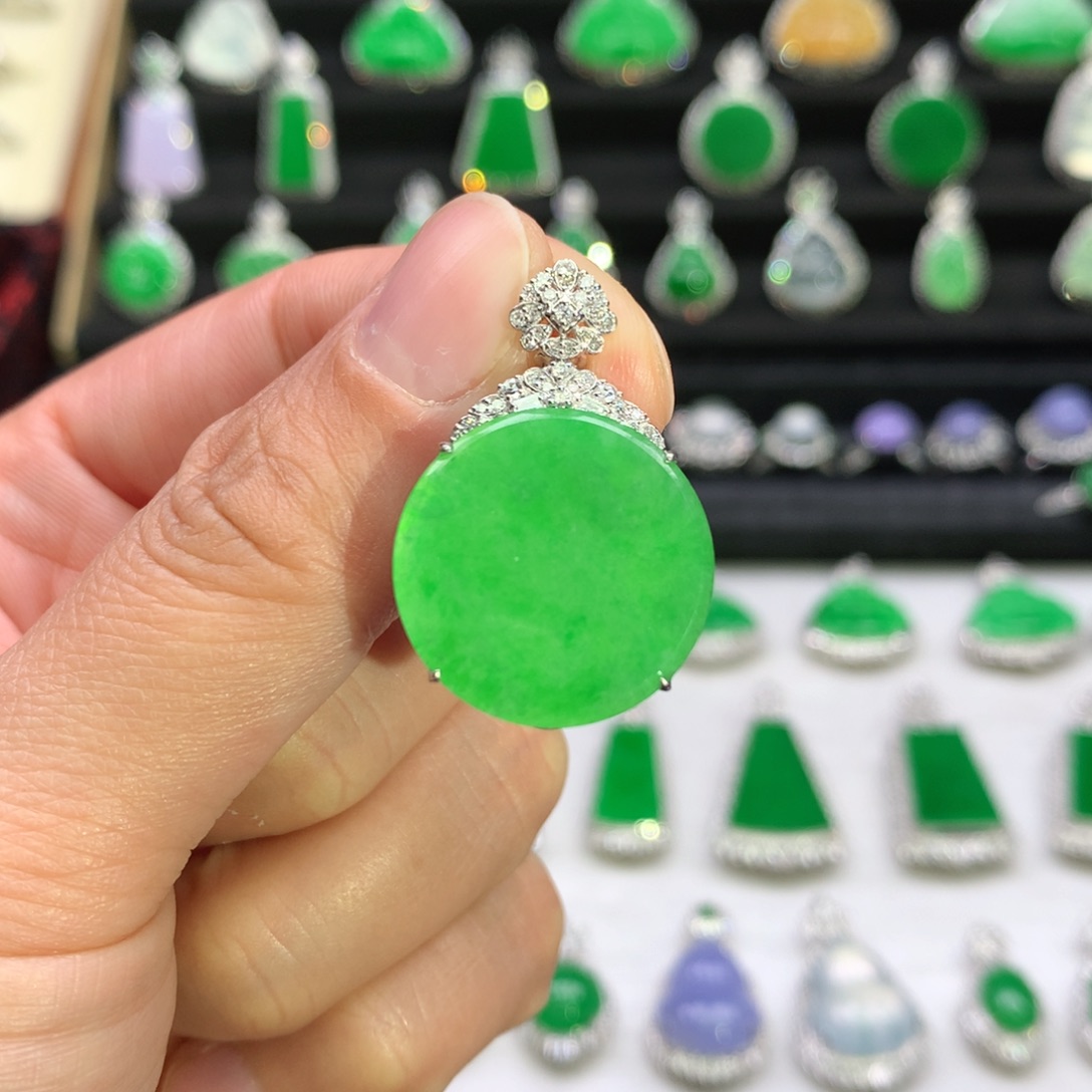 翡翠吊坠(不含链)18K金镶嵌