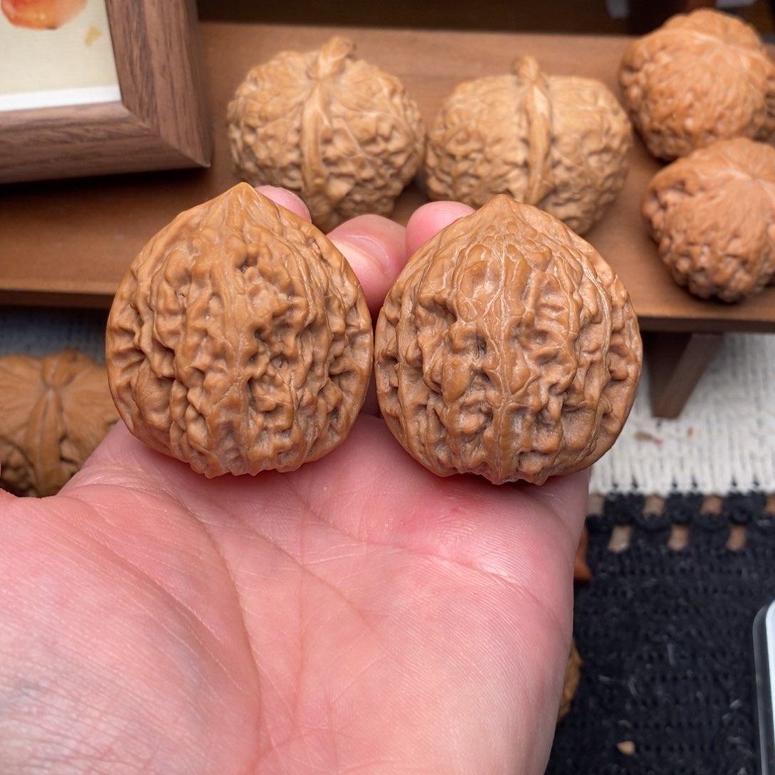 文玩核桃吊坠鸡心40