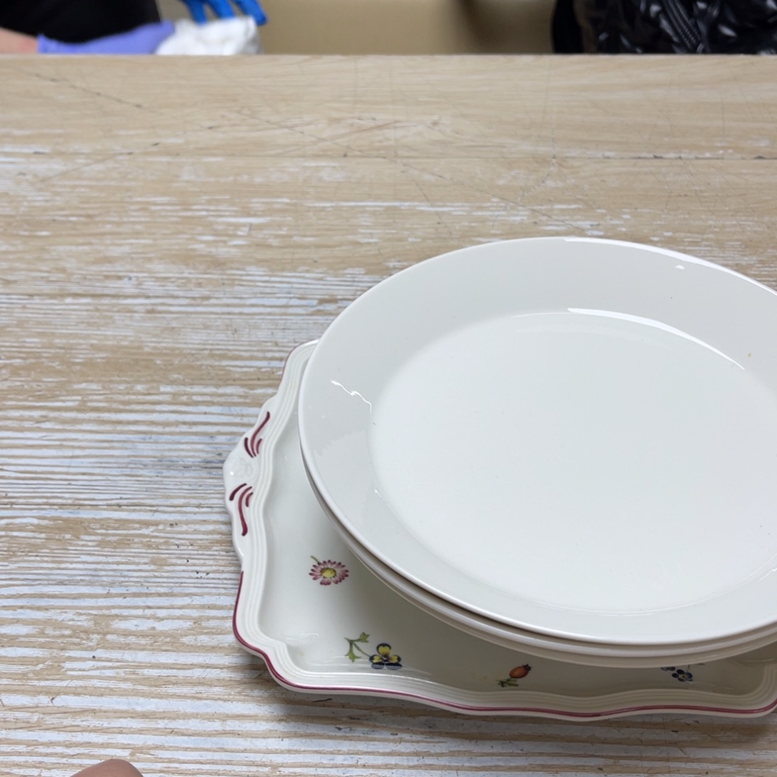 瓷片M*a密密麻麻地排列着一个