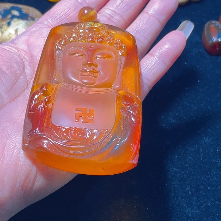 素***年琥珀未镶嵌颈饰金红雕件阿弥陀佛，重38.9先