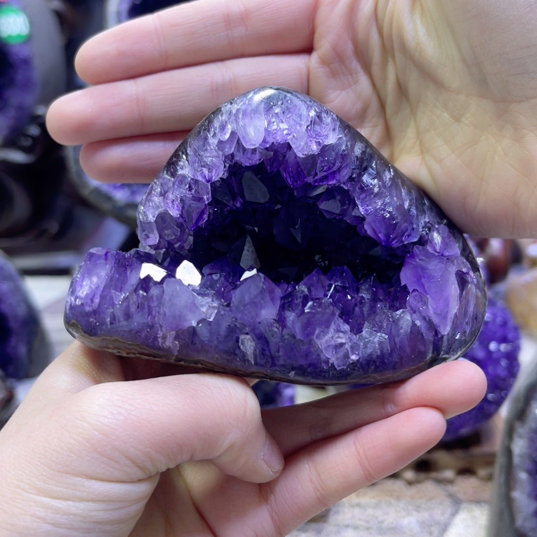 水晶摆件未镶嵌紫水晶