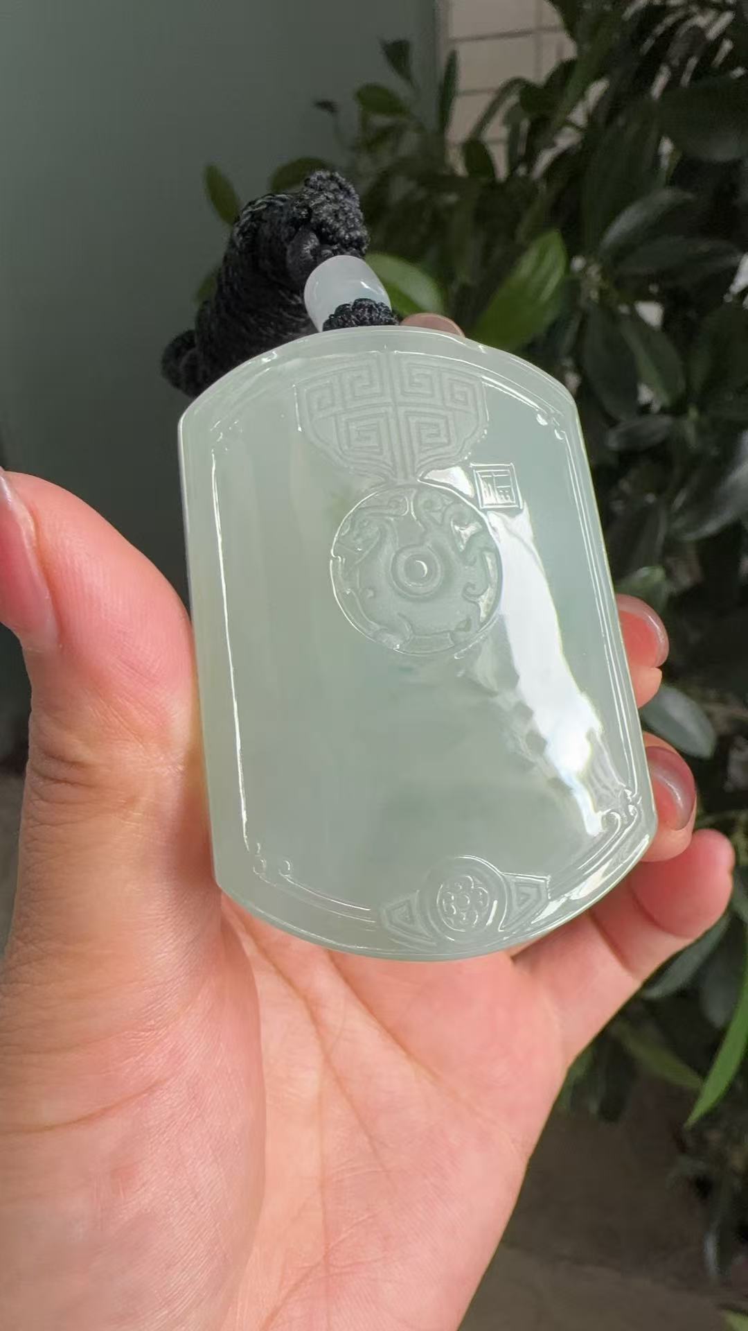 缅甸天然翡翠冰润飘花精雕复古厚装无事牌吊坠