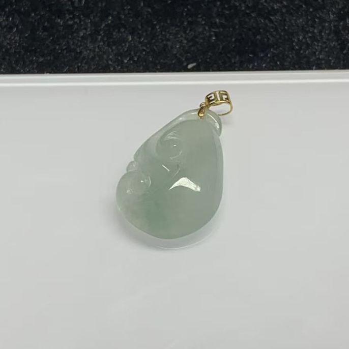 天然缅甸翡翠A货18k金镶嵌万能百搭款冰绿如意尺寸 17.7×11.4×4.6