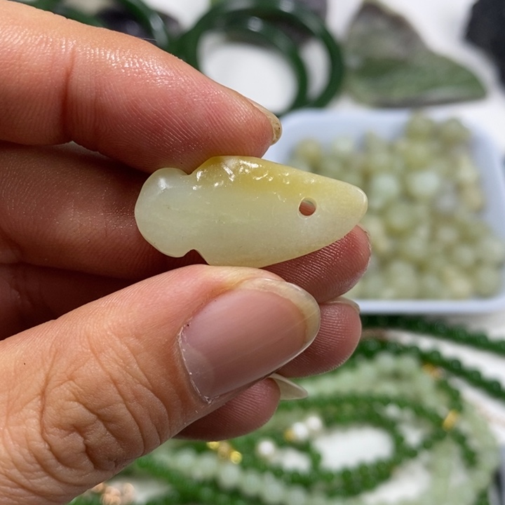 和田玉未镶嵌车挂