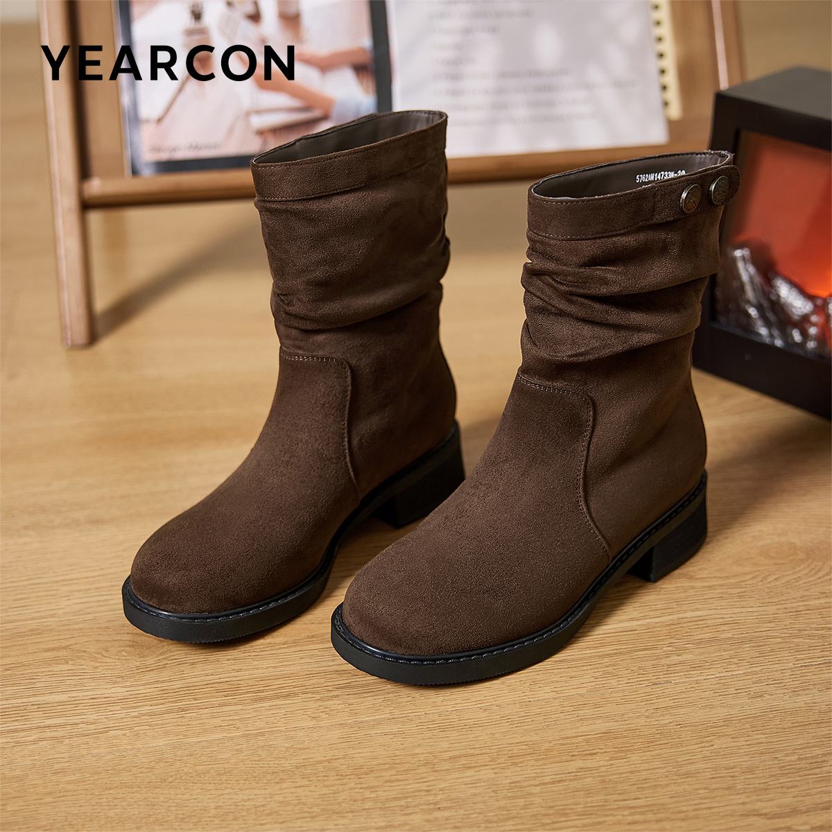 意尔康2025秋冬新款复古西部堆堆靴女加绒圆头短靴时装靴14733W