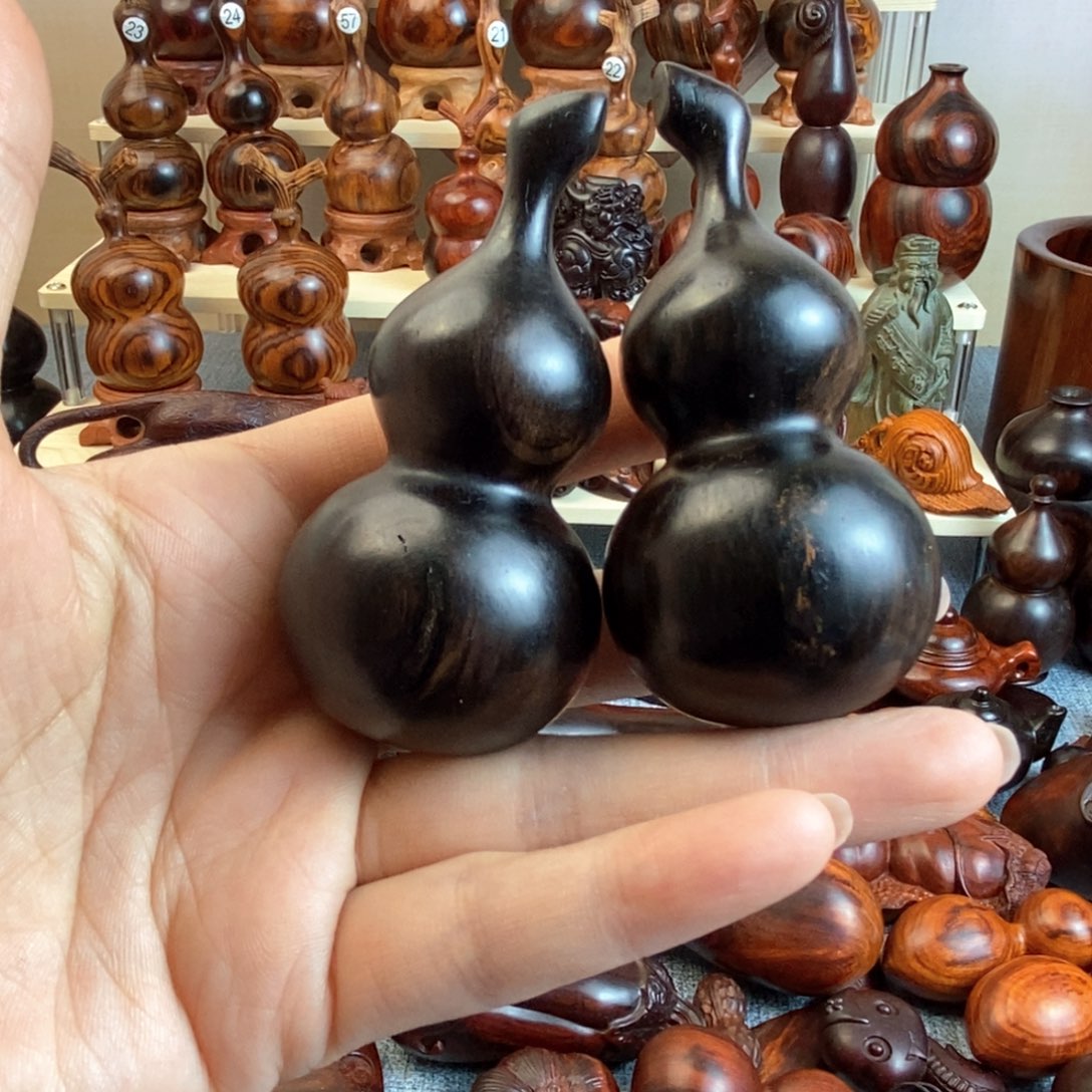木紫光檀大胖墩葫芦两个，微微瑕
