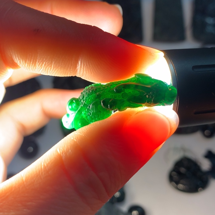 翡翠颈饰未镶嵌皮休