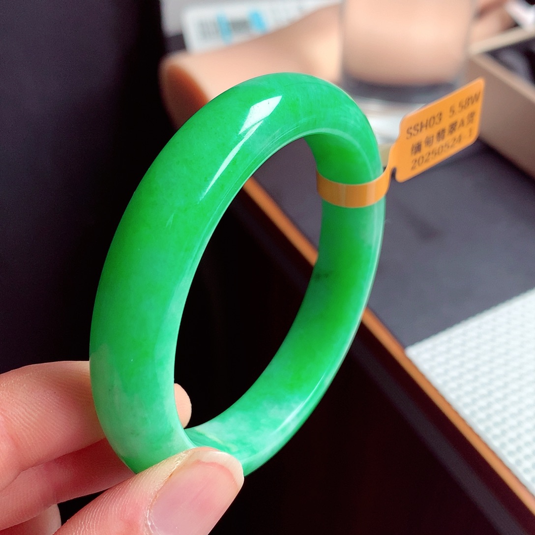 翡翠手镯未镶嵌缅甸翡翠