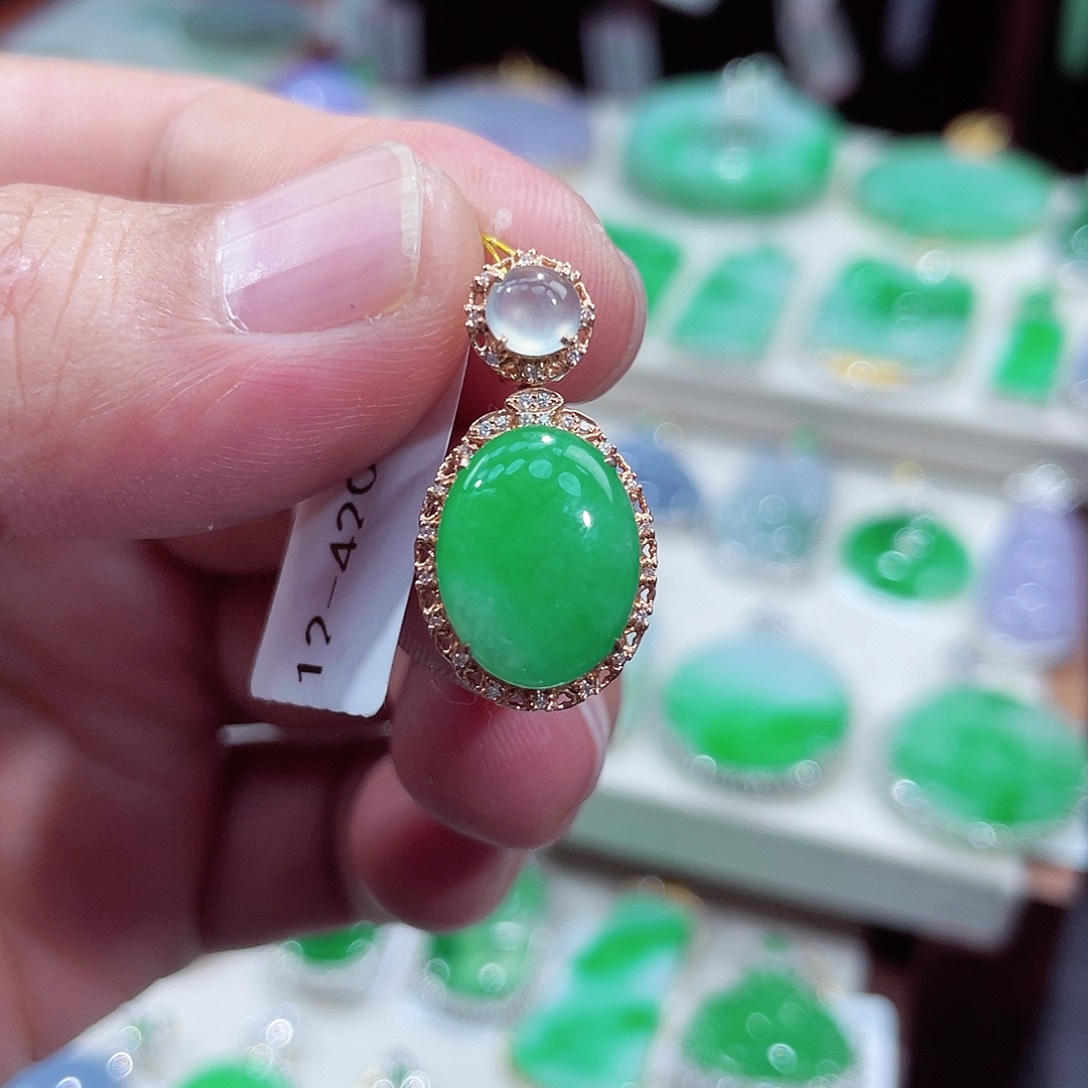 翡翠吊坠(不含链)18K金镶嵌