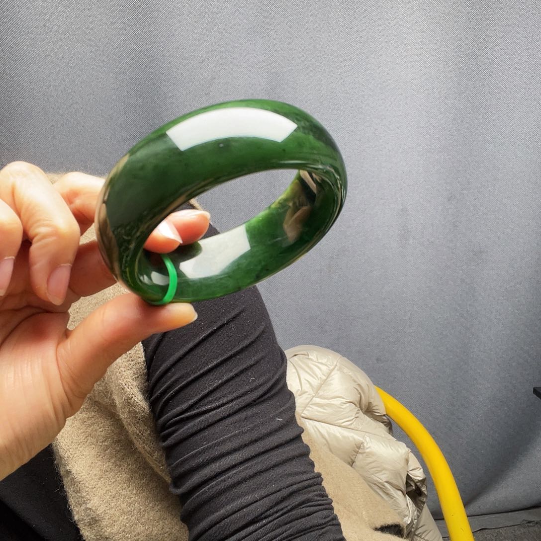 8***飞和田玉未镶嵌手镯