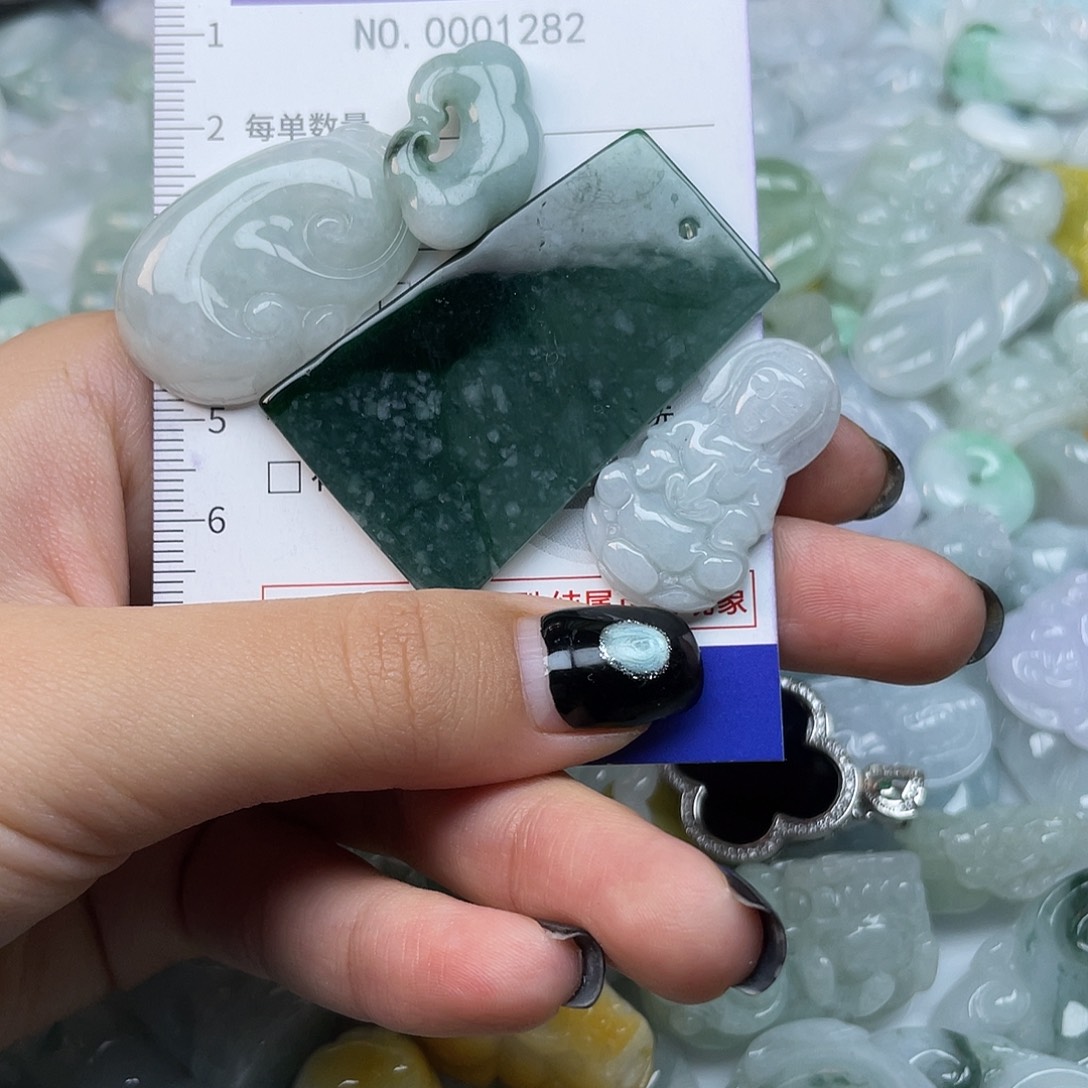 翡翠未镶嵌颈饰1282