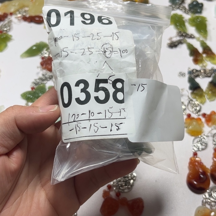 浴***生蛇纹石玉未镶嵌耳饰