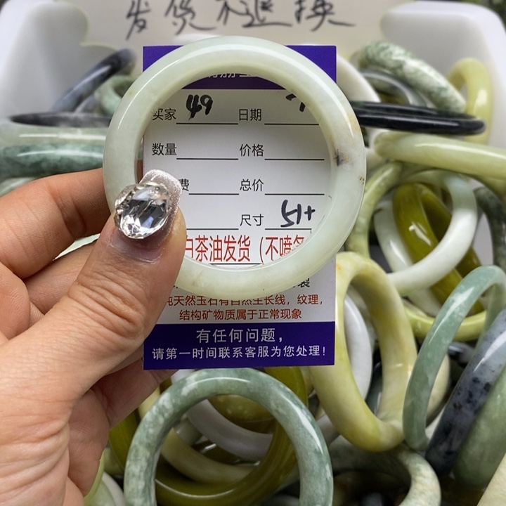 蛇纹石玉手镯未镶嵌