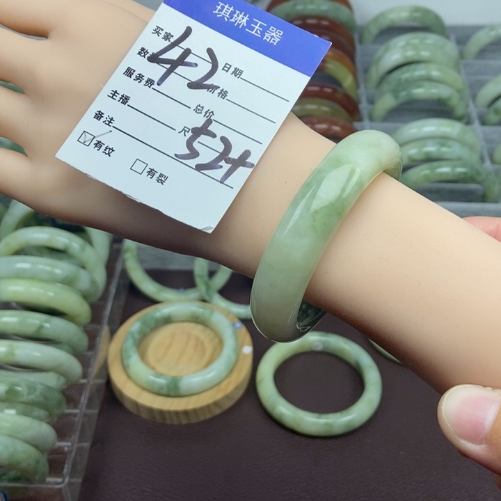 蛇纹石玉手镯未镶嵌