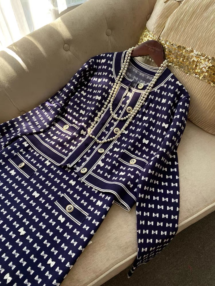 【初与家】轻奢风蝴蝶结长袖针织羊毛开衫连衣裙两件套时尚套装