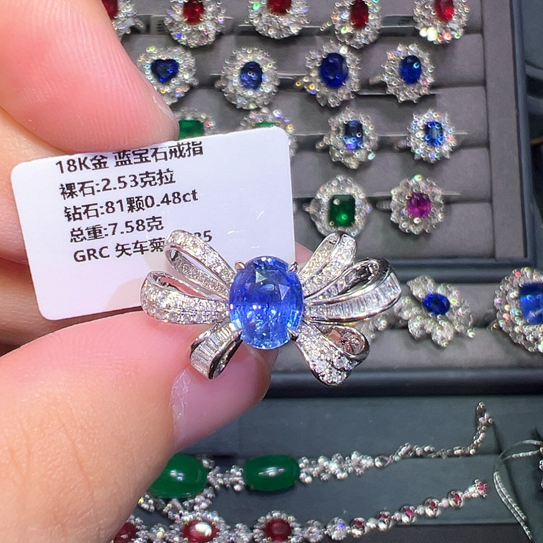 蓝宝石18K金镶嵌戒指