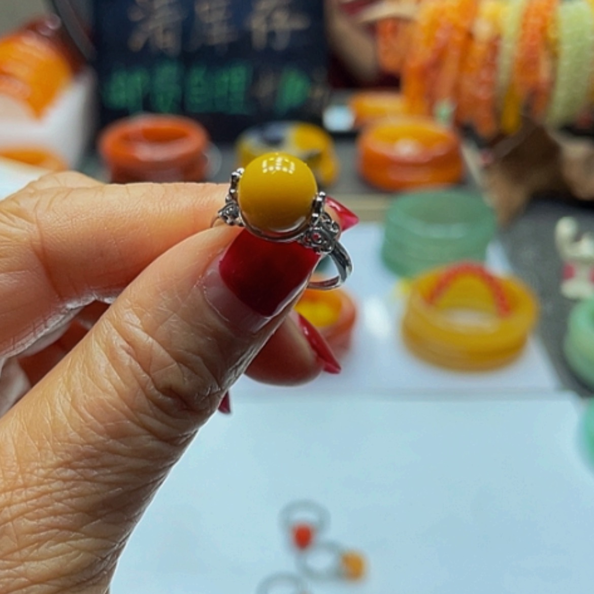 【闪购商品】未镶嵌石英质玉（黄龙玉）手镯