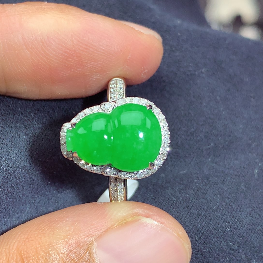 翡翠18K金镶嵌颈饰上新