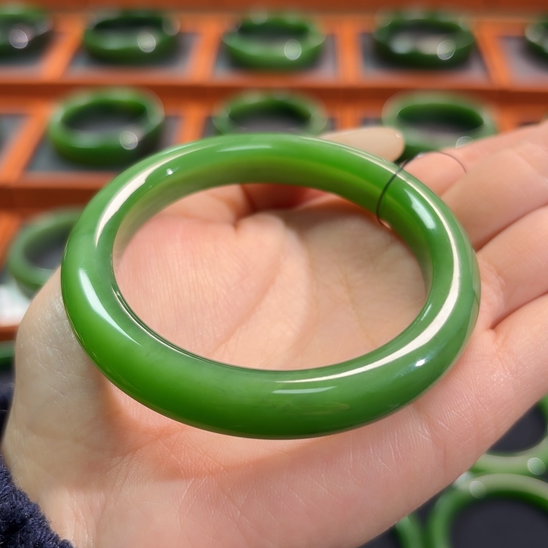 和田玉（碧玉）未镶嵌手镯小正装/果阳绿起猫眼