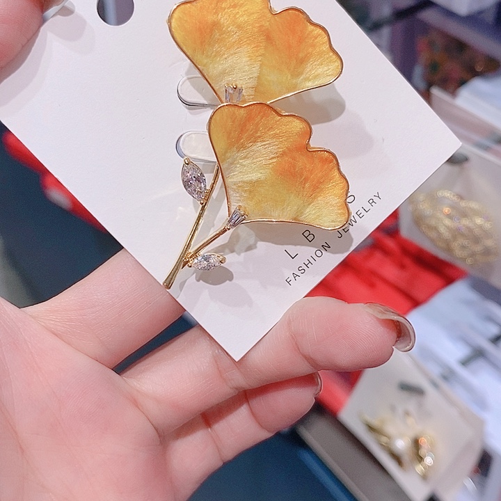 锆石铜合金非遗绒花 银杏叶胸针