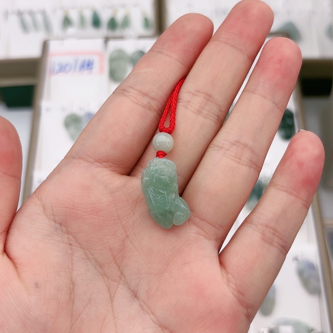 翡翠颈饰未镶嵌貔貅