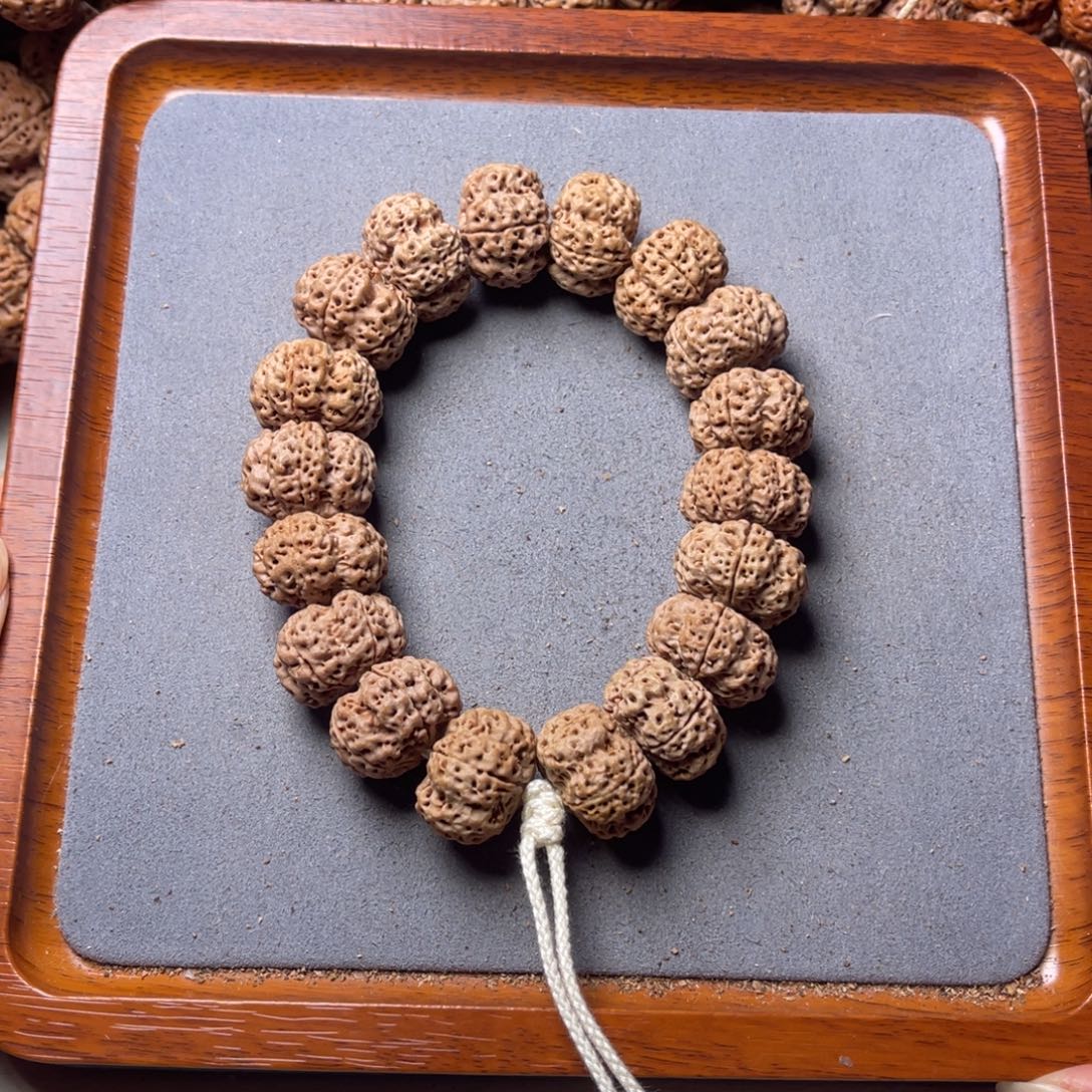 如***6菩提籽类24号金刚菩提梅花夹板21