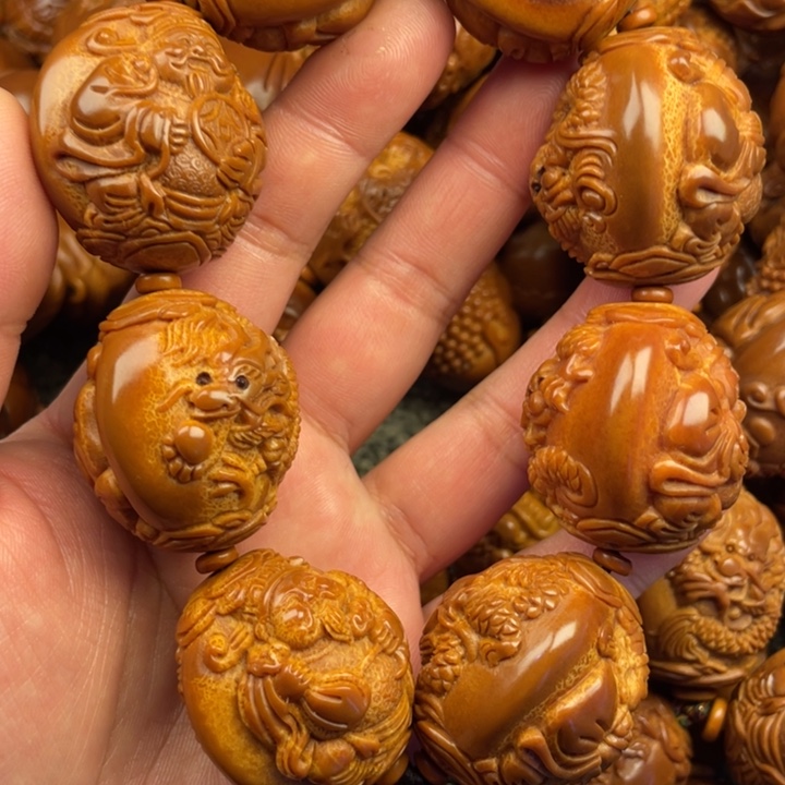 橄榄核吊坠随**遥橄榄核手持