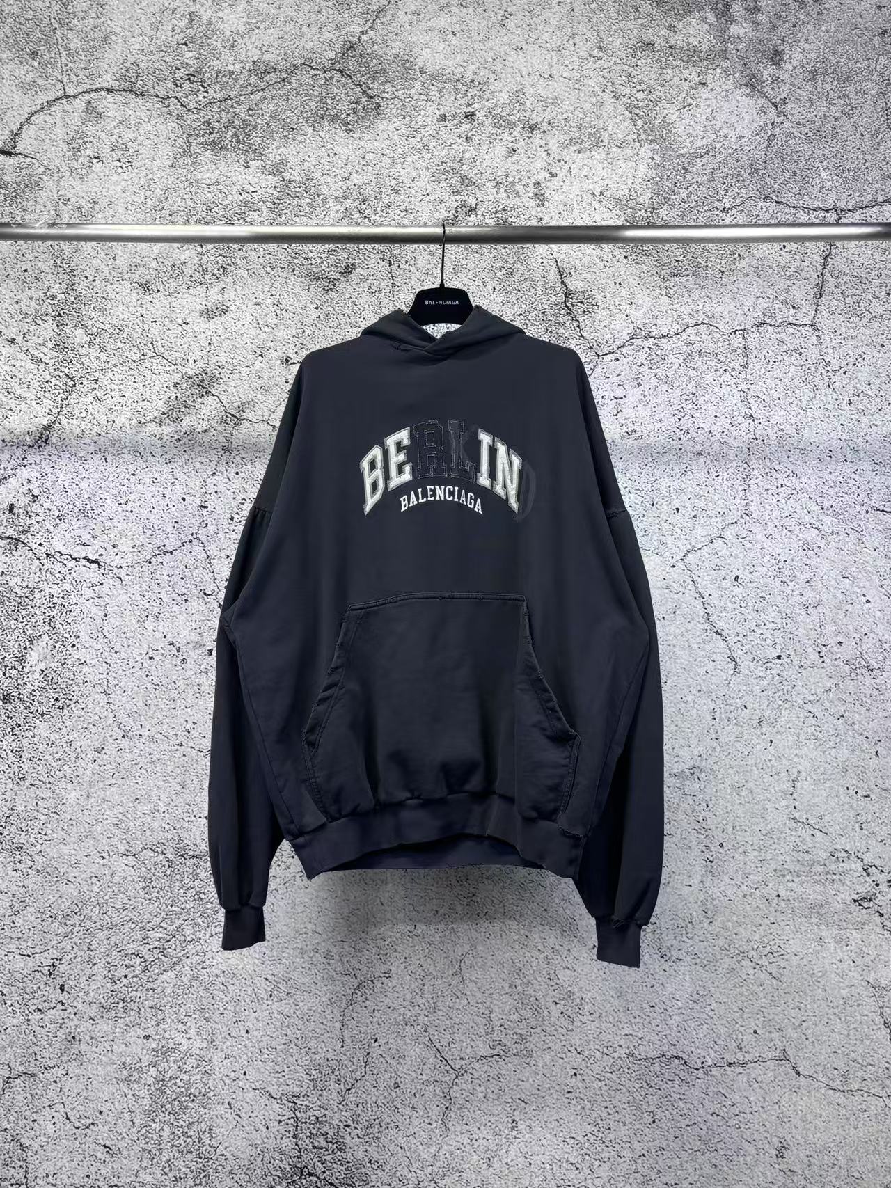 未使用 Balenciaga/巴黎世家 23破坏刺绣帽衫/1码/R0432