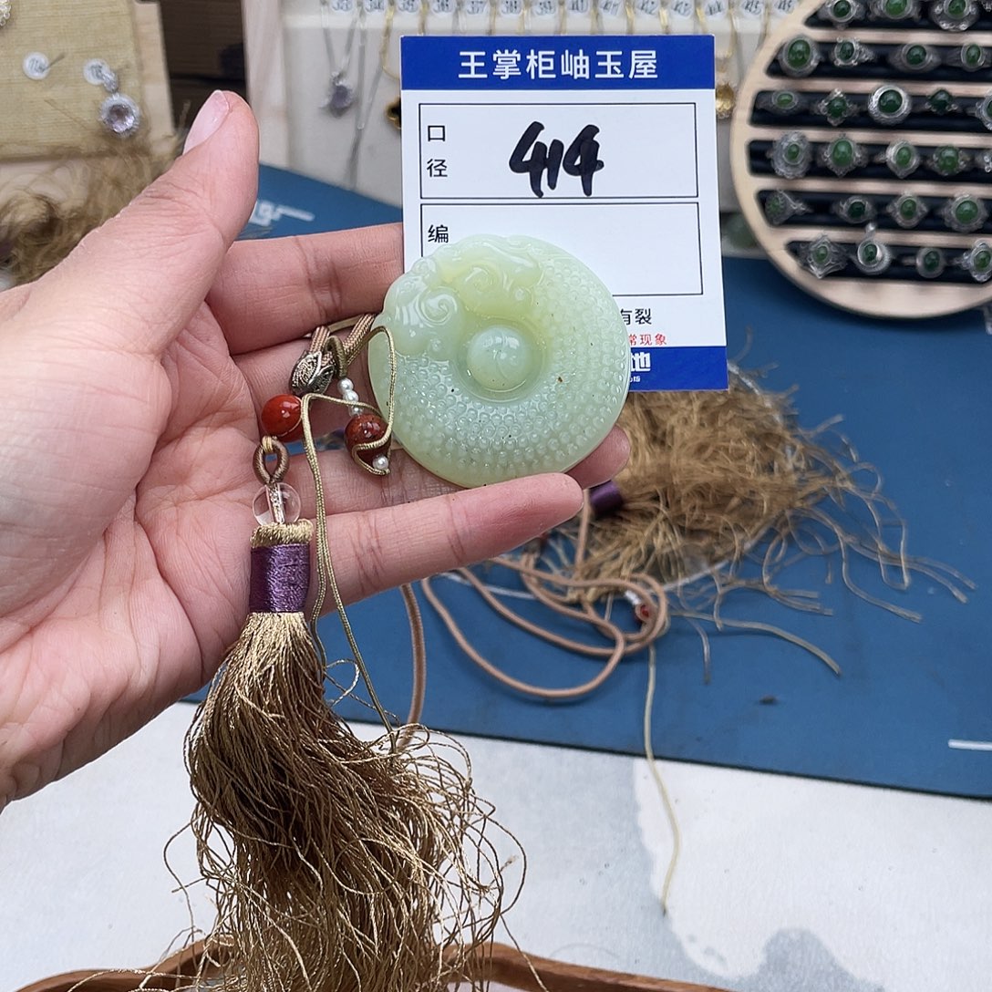岫玉未镶嵌吊坠吊坠
