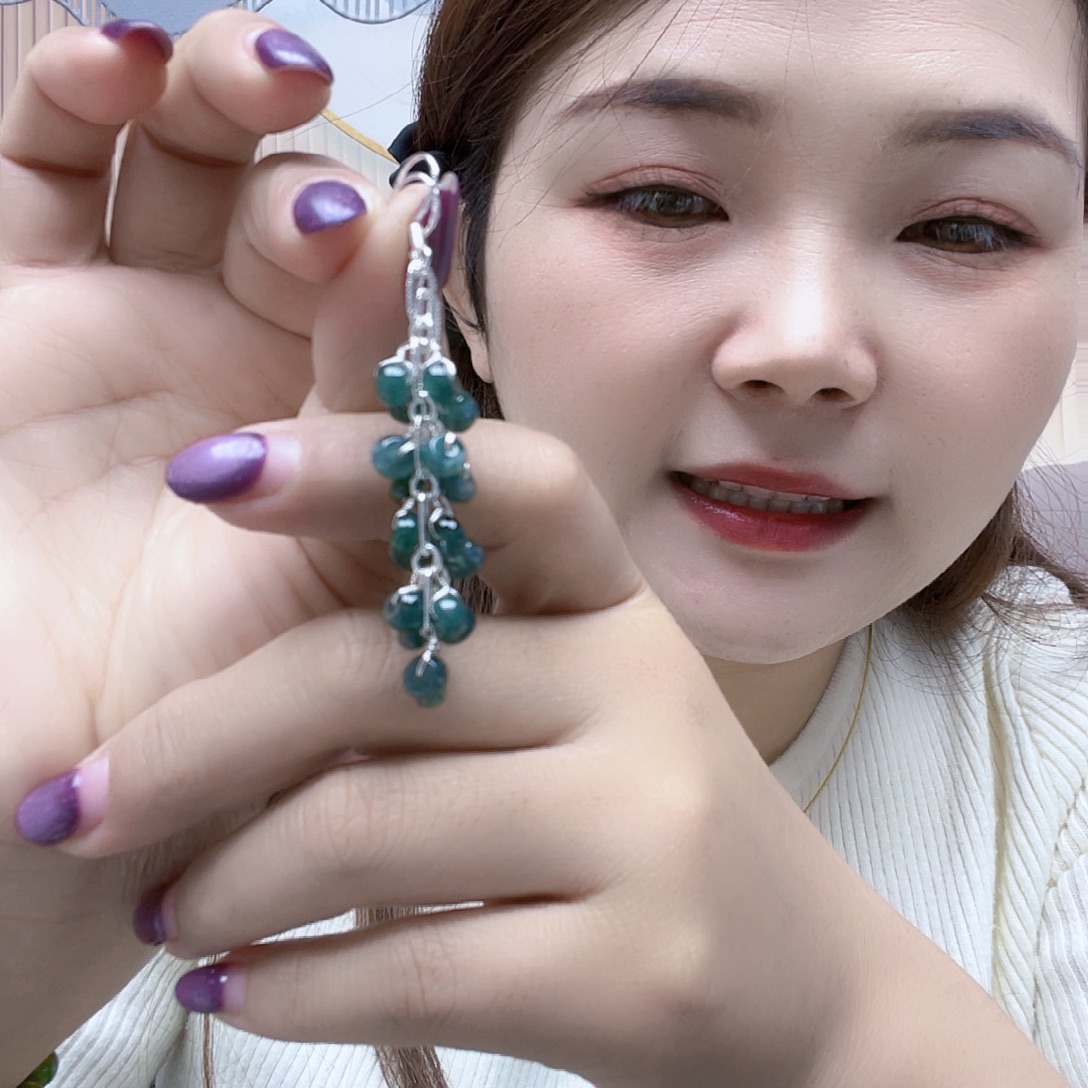 翡翠未镶嵌颈饰耳坠