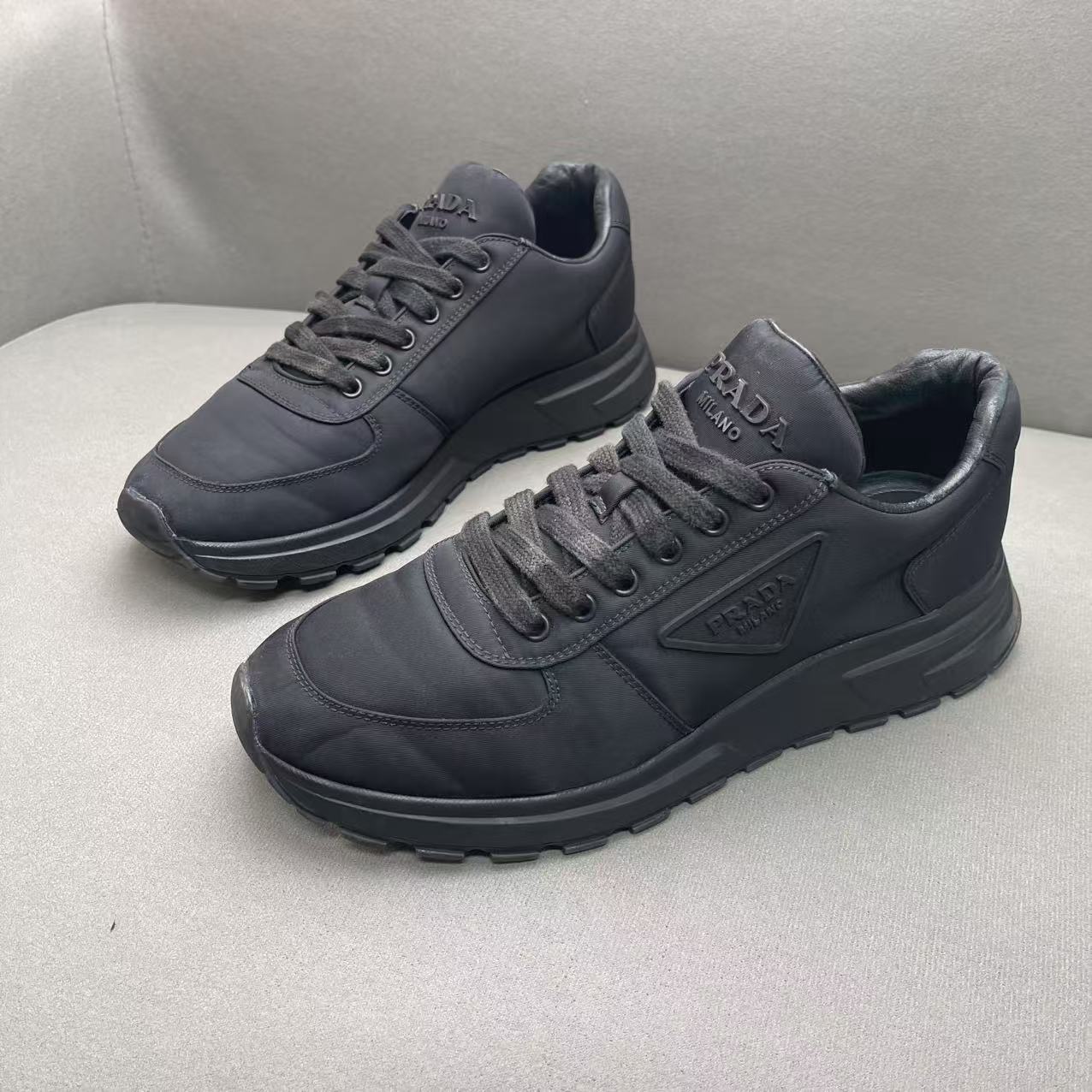 95新 Prada/普拉达 黑色时尚百搭舒适尼龙面三角标运动鞋 39.5码