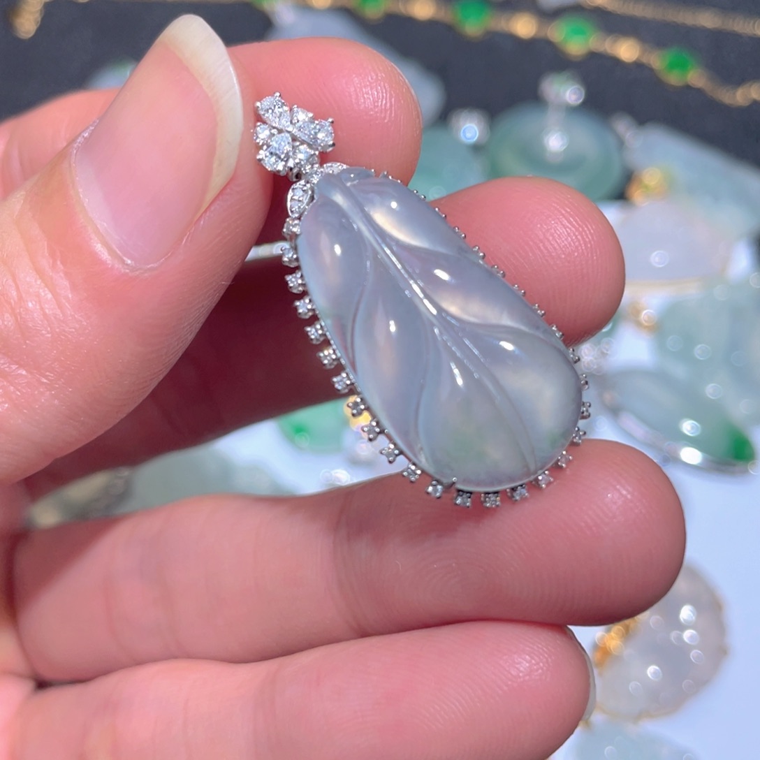 翡翠颈饰18K金镶嵌翡翠