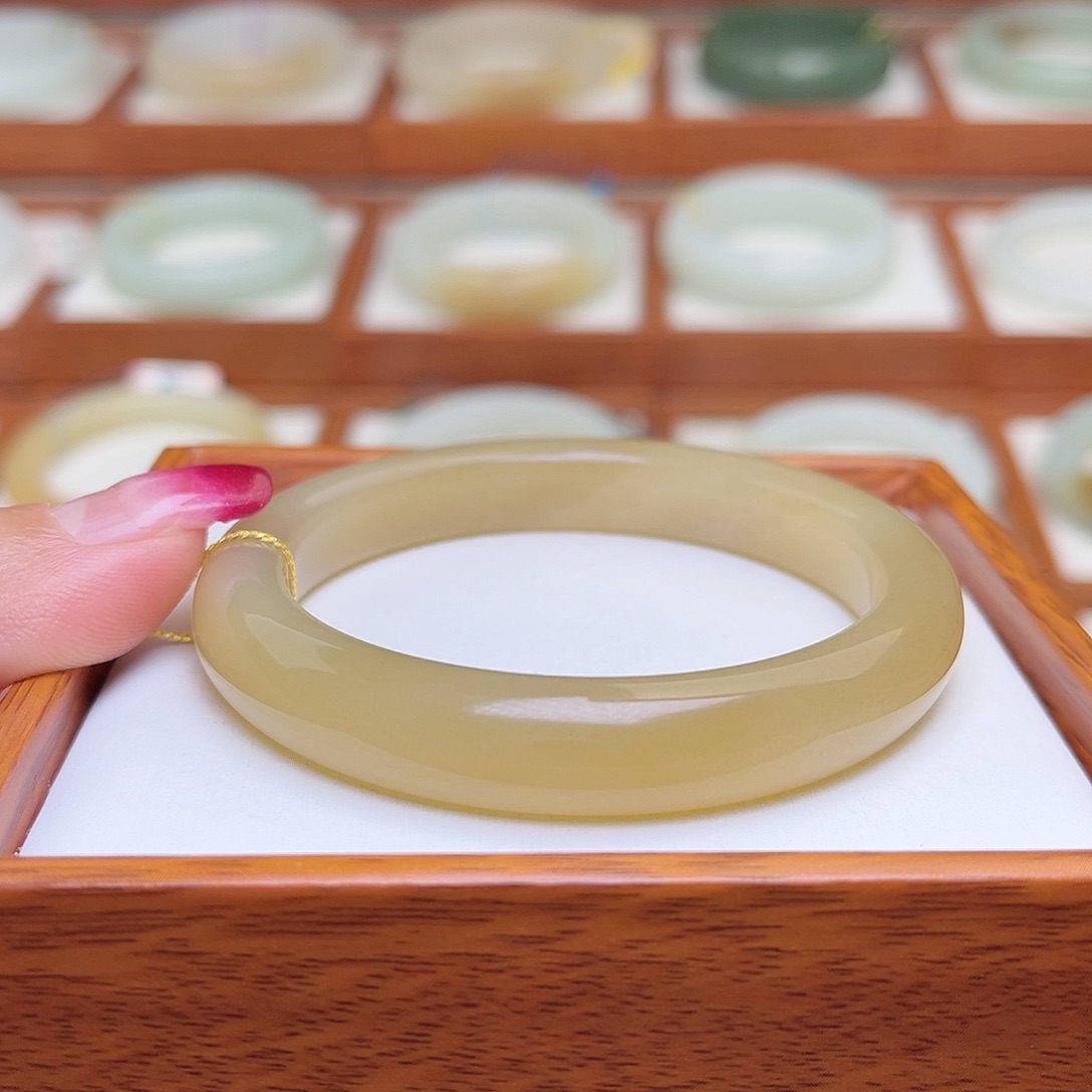 和田玉手镯未镶嵌57