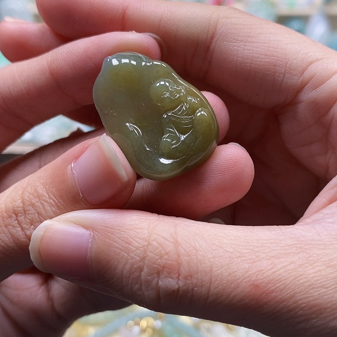 翡翠颈饰未镶嵌闪