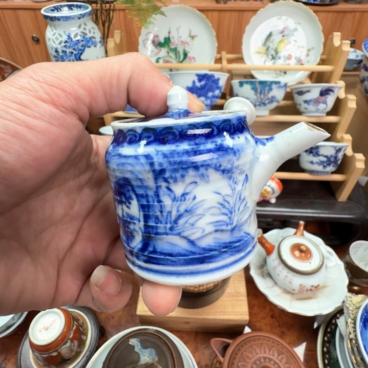 煌**^七兵卫青花侧把壶，有瑕