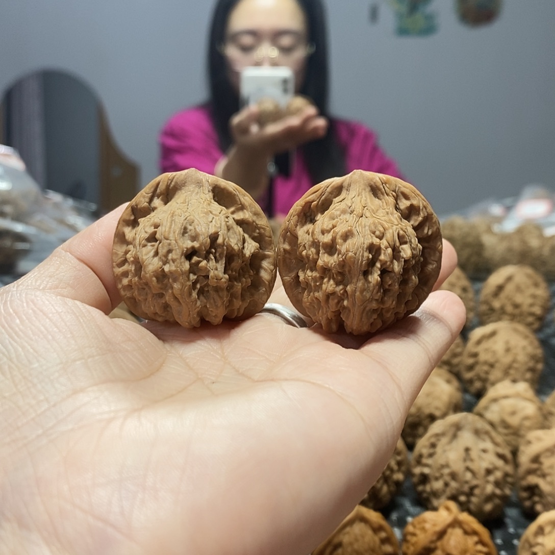 踏***实桃核吊坠红狮子37