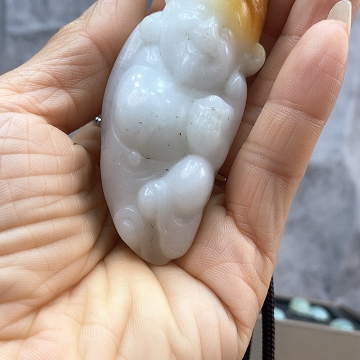 岫玉未镶嵌挂坠手