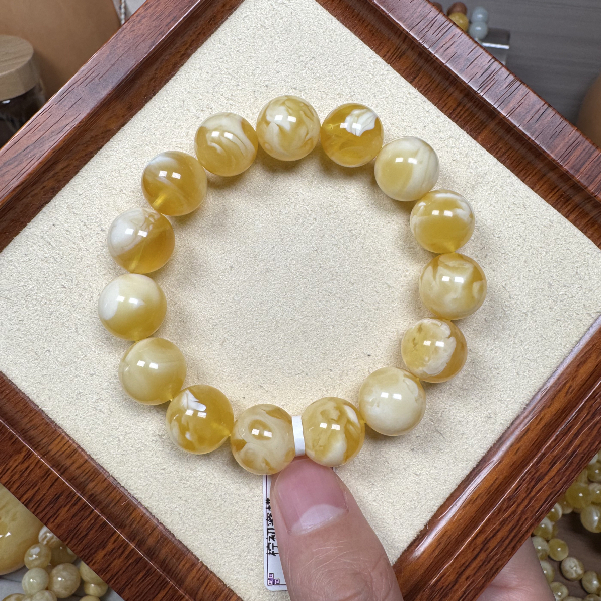 14加金瓷白溶洞妖孽蜜蜡手串24.6克