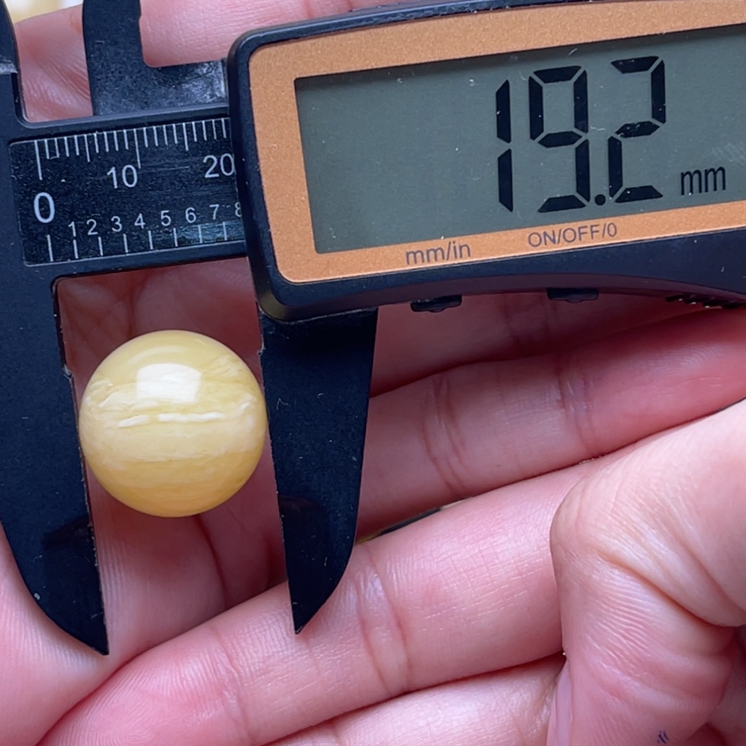 琥珀未镶嵌裸石蜜蜡圆珠笑