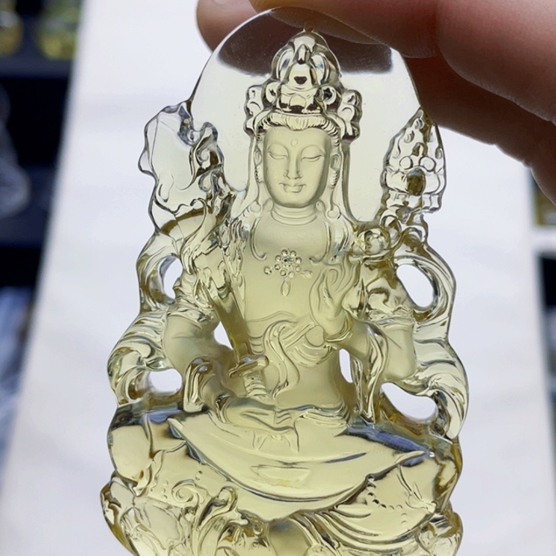 劳***了颈饰水晶未镶嵌黄水晶大师精雕虚空藏吊坠