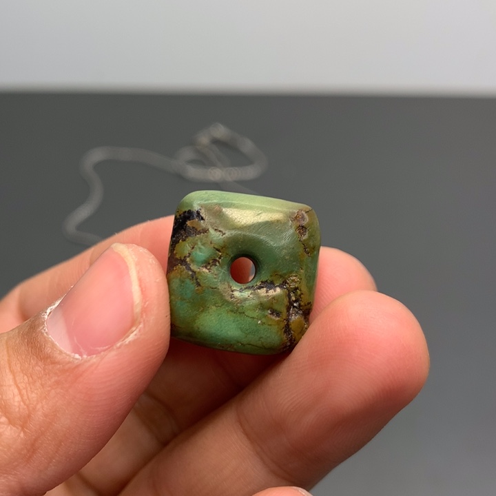 绿松石颈饰未镶嵌