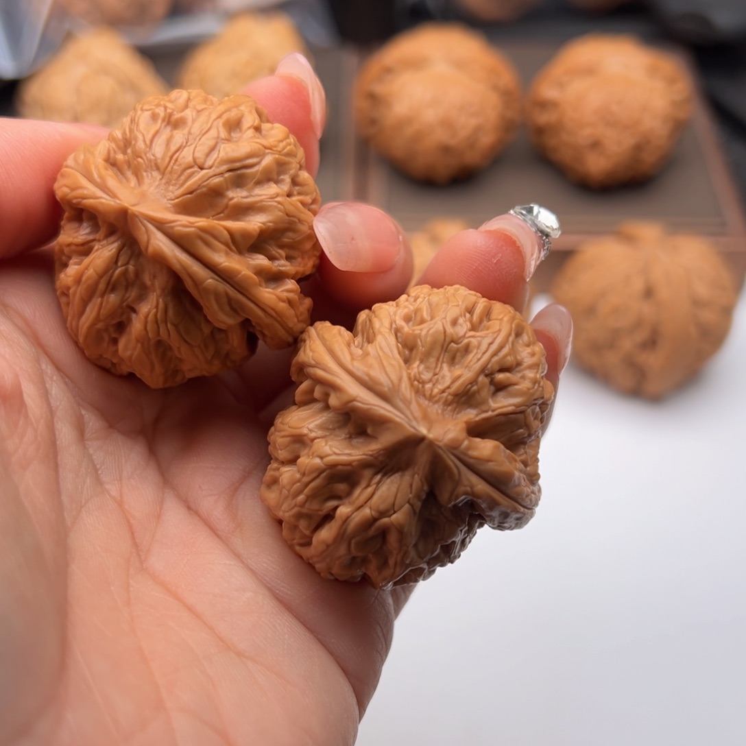 文玩核桃把件红锦鲤39