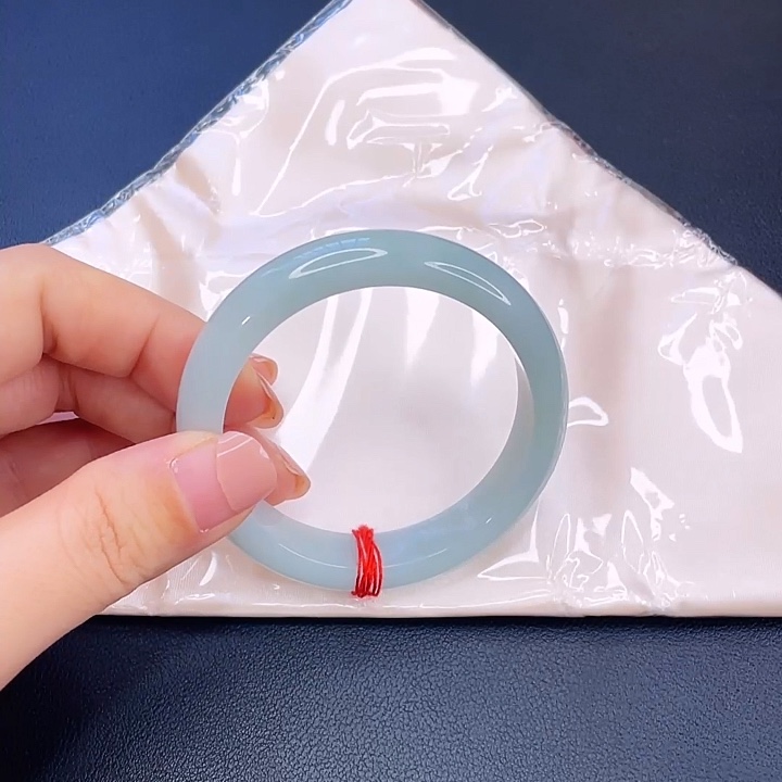 花***蛤翡翠未镶嵌手镯冰胶蓝绿